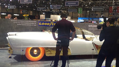 固特异也要造车了？晚上轮胎发光的车见过没？