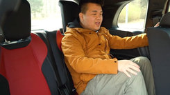 奔驰GLB 35 AMG的第三排给到小哥哥很惊喜的点是什么呢？