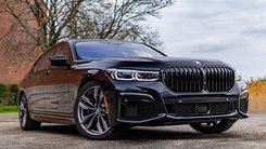 宝马新款M760i实拍！搭6.6T加速媲美M5配黑化套件