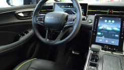 【新款荣威RX5 PLUS】——与对手相比新车内饰智能和科技配置要更为丰富