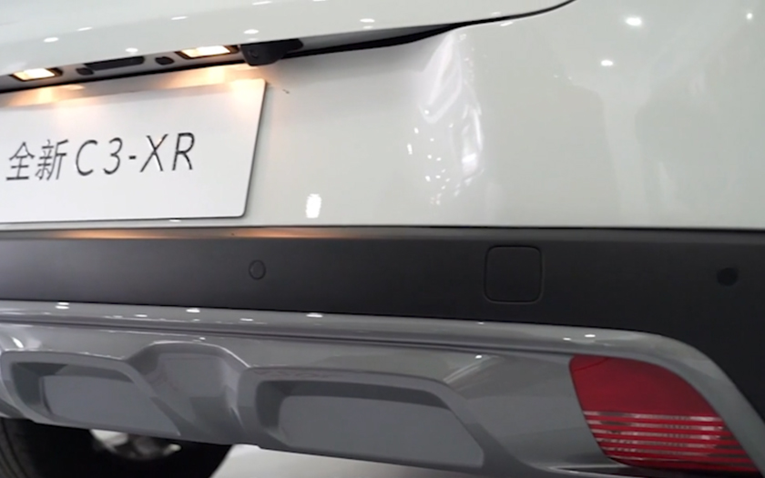 【东风雪铁龙全新C3-XR】——新车采用了隐藏式排气布局